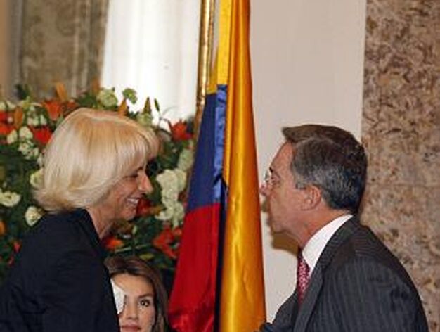 El presidente de Colombia, &Aacute;lvaro Uribe, recibe en Madrid el premio Cortes de C&aacute;diz a la Libertad.

Foto: Jose Ramon Ladra