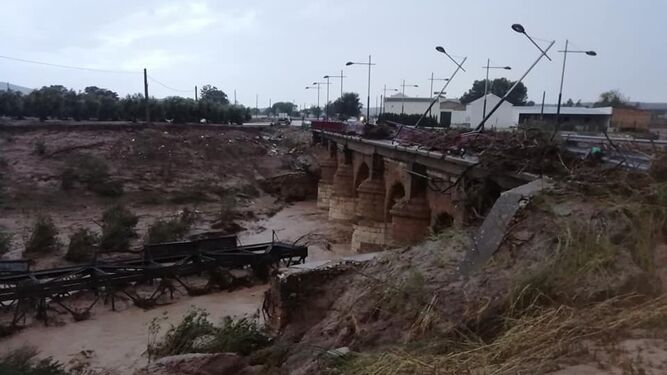El acceso a Aguadulce por Río Blanco, que sigue cortado tras las fuertes lluvias