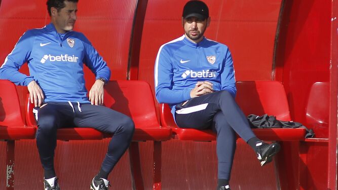Pablo Machín, junto a Jordi Balcells, espera refuerzos de altura en enero.