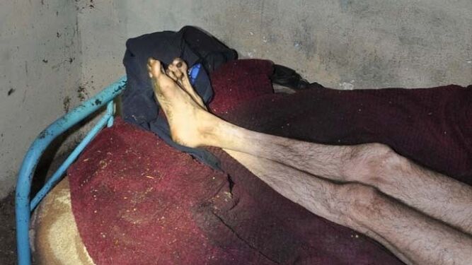 La piernas de la víctima, en el "palomar" donde fue hallado por la Policía.