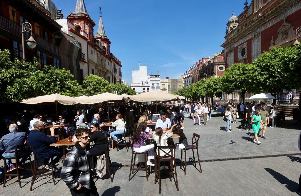 Sevilla, a rebosar en el &uacute;ltimo fin de semana del invierno