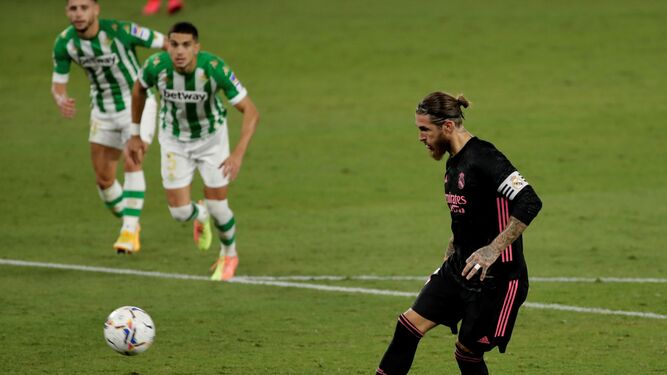 Ramos marca 'a lo Panenka' el 2-3 en el minuto 81 de su último Betis-Real Madrid.